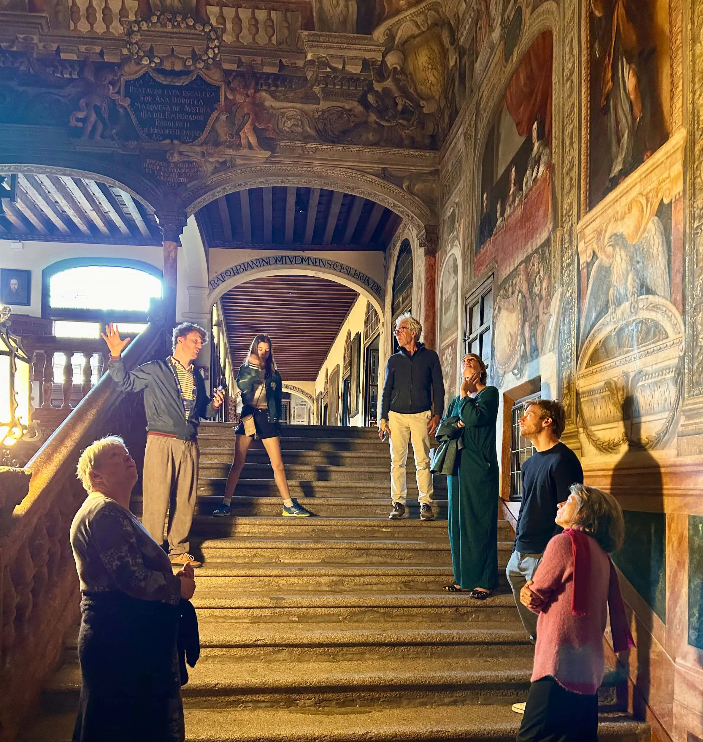 Private visit to the Monastery of the Royal Barefoot, accompanied by a licensed guide from Hemels Madrid.
