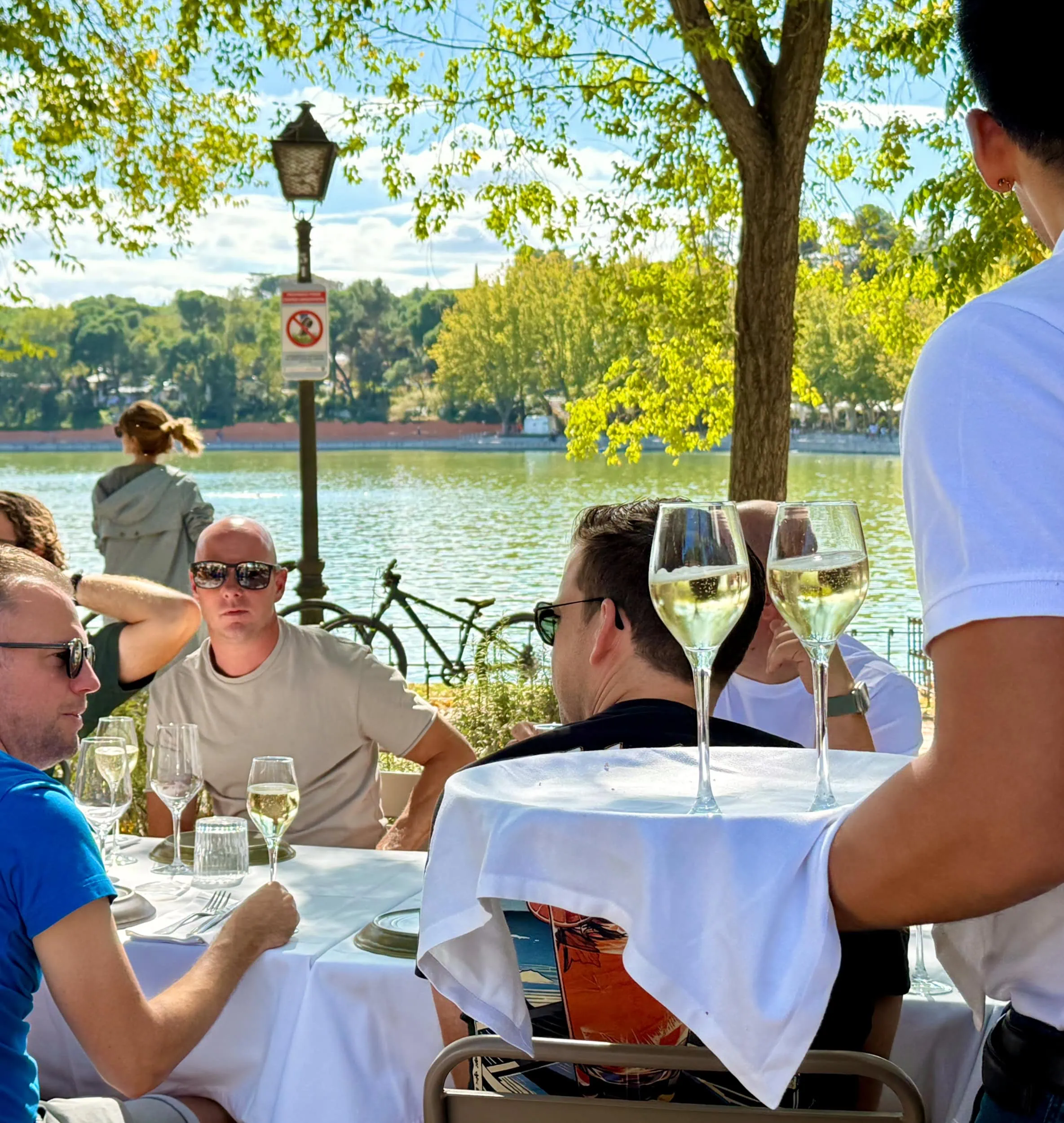 Elegant reception prior to a business lunch in Madrid.