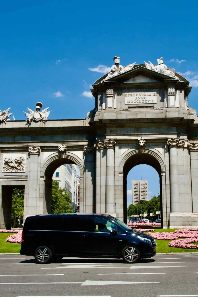 Comfortable and discreet private transfers for a smooth and stylish travel experience in the Madrid region.
