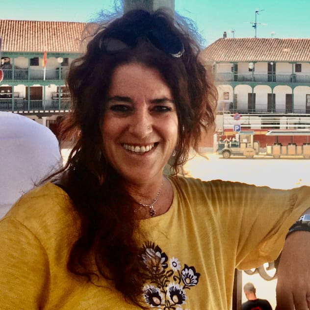 Marta, Official Tourist Guide of Madrid in French, German, Spanish, and English.